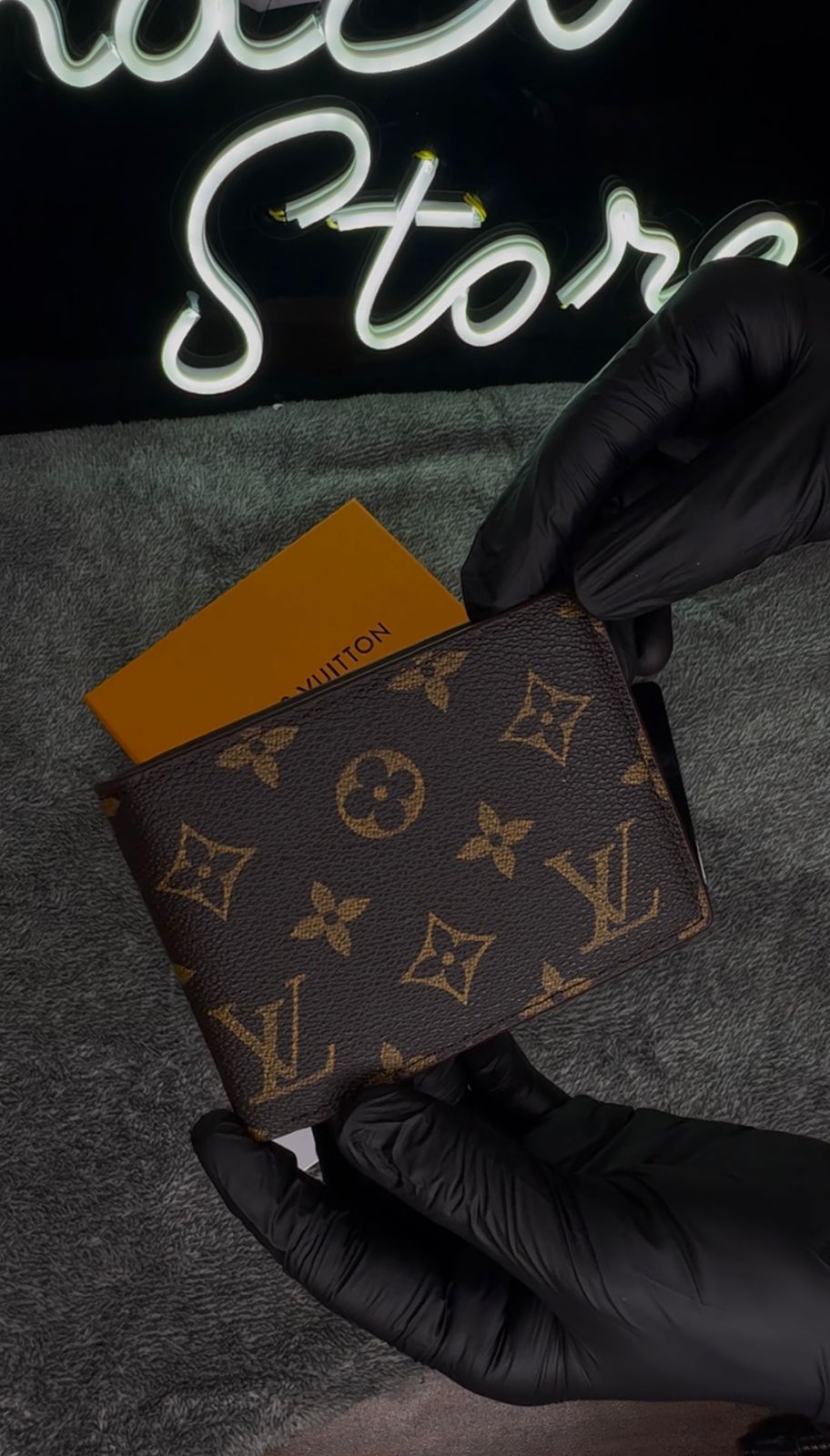 '- PREMIUM LEATHER WALLET