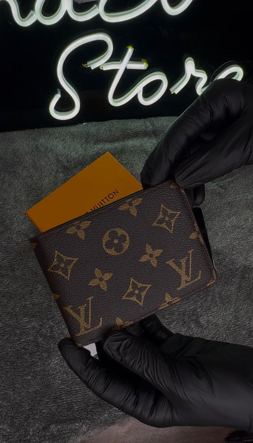 '- PREMIUM LEATHER WALLET